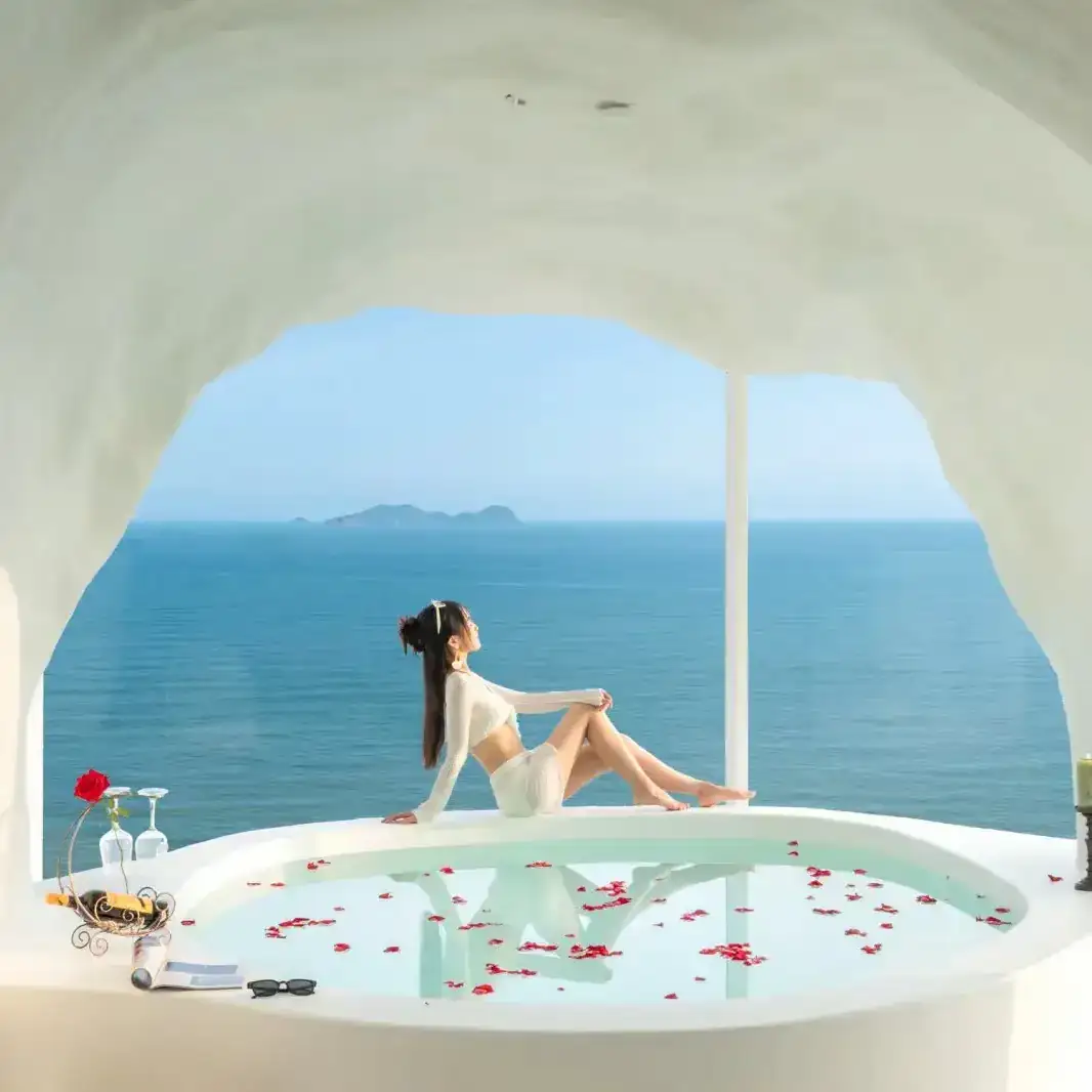 MIYUE 蜜悦·圣托里尼 惠州·双月湾海景美宿🌊 栖于洞穴之境 | 随海浪翩跹入梦 可单间预定 or 26房30床团建包场 🍸每房含双人早餐、下午茶、鸡尾酒套餐、旅拍