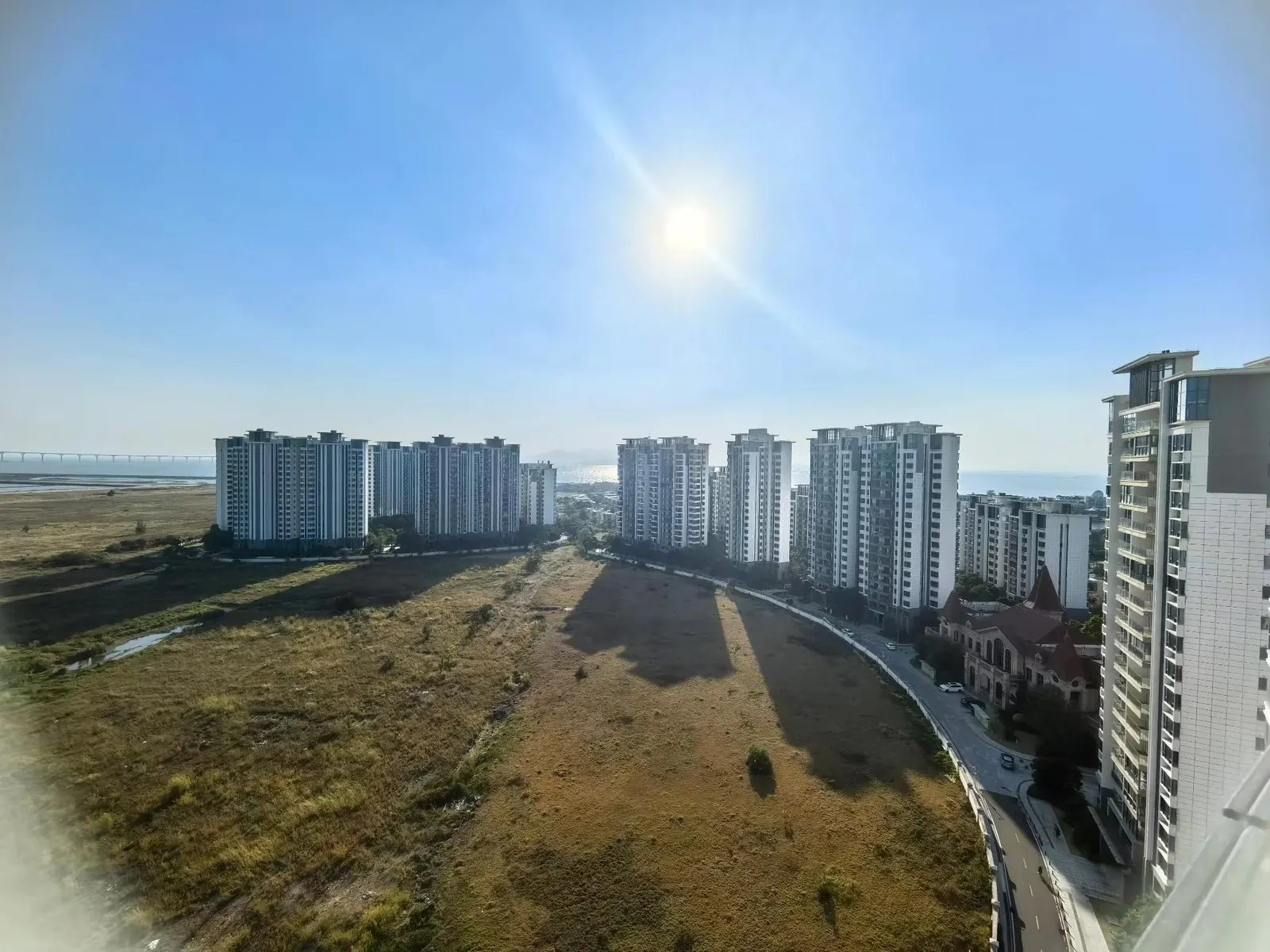 珠海市是中国较早|较久设立的经济特区之一,是中