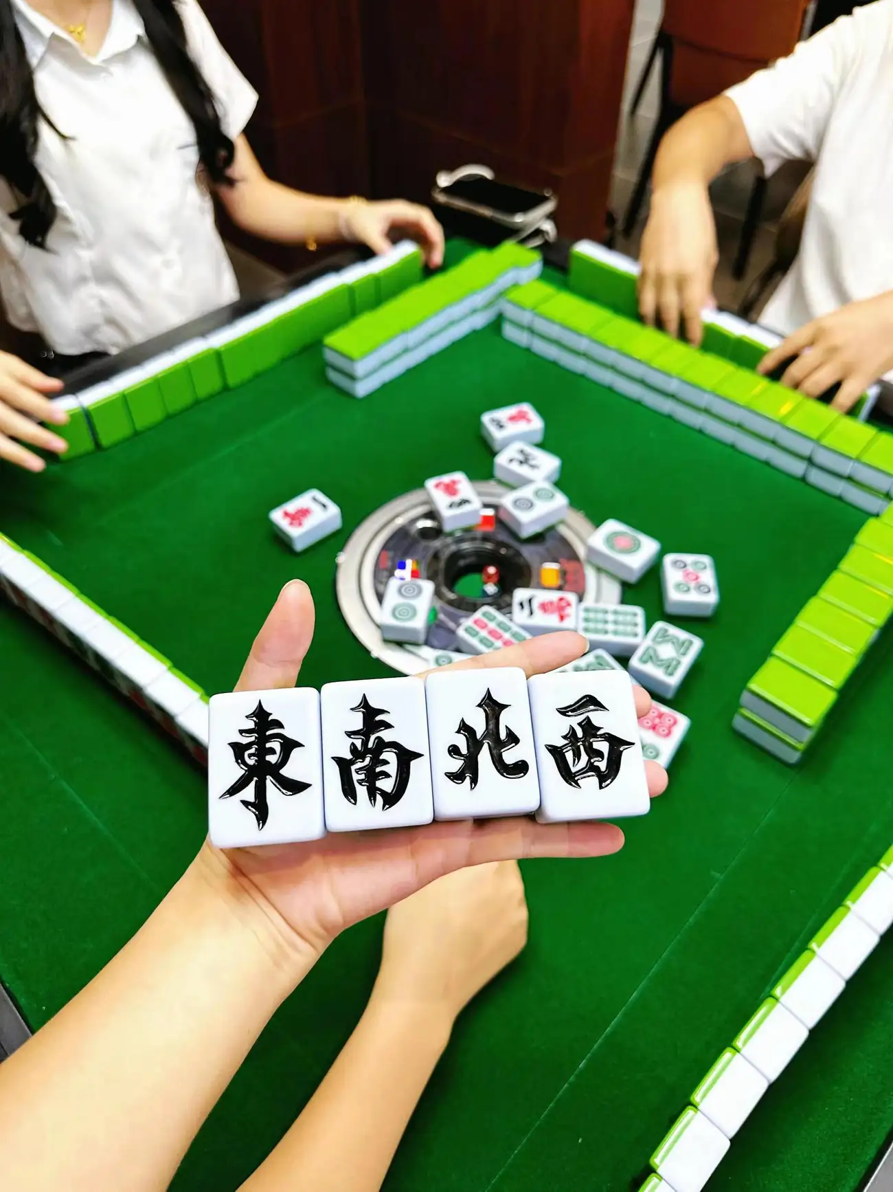 『MOCHA VILLA摩卡庄园』增城锦绣香江东街31·奢华8房12床（4泡池）滑梯泳池&温泉别墅｜会议室｜近溯溪