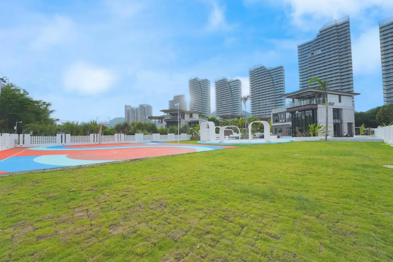 斯卡帕叠级风格Q59 一线海边独栋泳池别墅 |8房11床| 篮球场 蜿蜒泳池 独立KTV房&桌球房&麻将房 儿童波波池 彩虹长道 求婚平台 宴会长桌