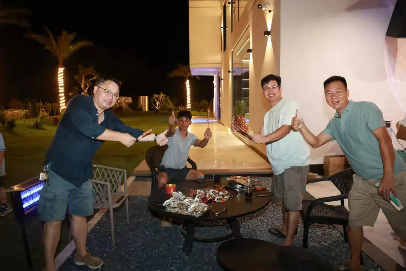 乔慕瑾 9房15床 | 全套房 | 滑梯泳池 | 八泡池 千平草坪 | 双麻将桌 | 儿童滑梯 户外舞台&K歌 | 爱心秋千 | 乒乓球 踢足球 | 篮球 | 竹筏&游船 | 垂钓 | 烧烤