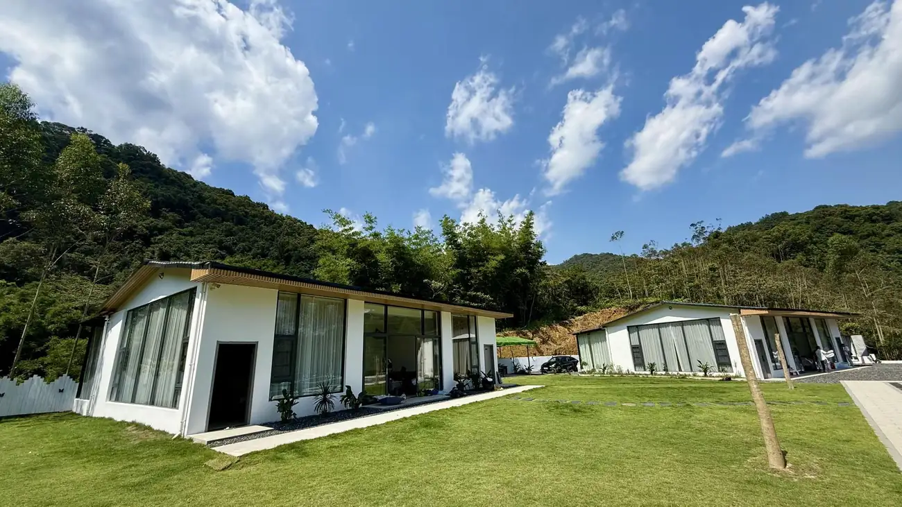 溪边四季 6房12床 | 房间独立泡池/山泉水大泳池/团建大草坪/儿童滑滑梯
