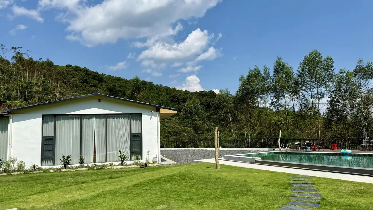 溪边四季 6房12床 | 房间独立泡池/山泉水大泳池/团建大草坪/儿童滑滑梯