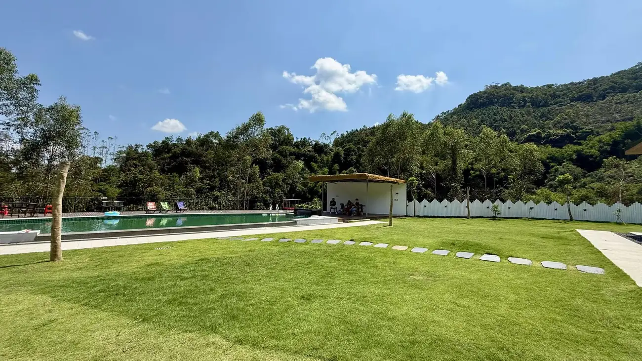 溪边四季 6房12床 | 房间独立泡池/山泉水大泳池/团建大草坪/儿童滑滑梯