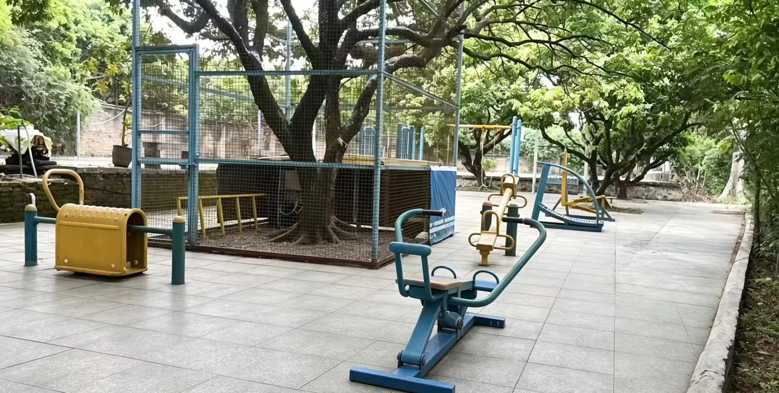 野奢度假美宿| 陌野· 尘外🌅全套间10房15+5床🌲从化千平花园 🧡专业会议室·人气较旺的滑梯·超长山水泳池·篝火晚会·草坪婚礼·通宵KTV ·篮球场.羽毛球场.钓鱼场